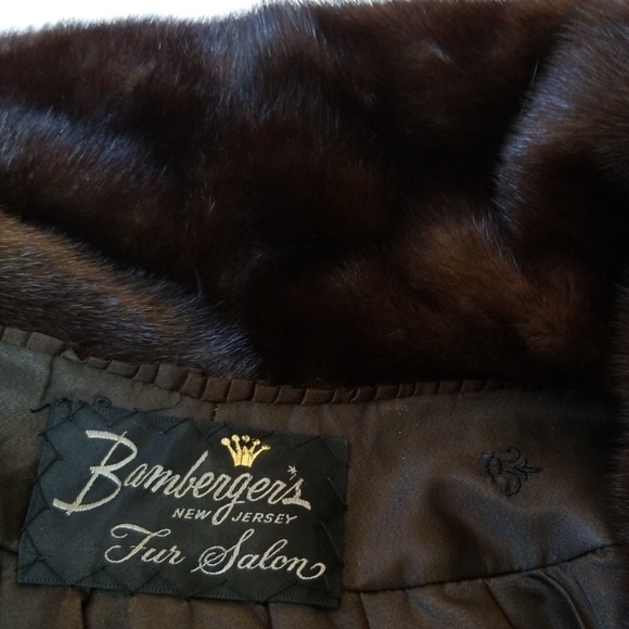 *SOLD* Vintage Bambergers Mink Cape - Picture 7 of 8